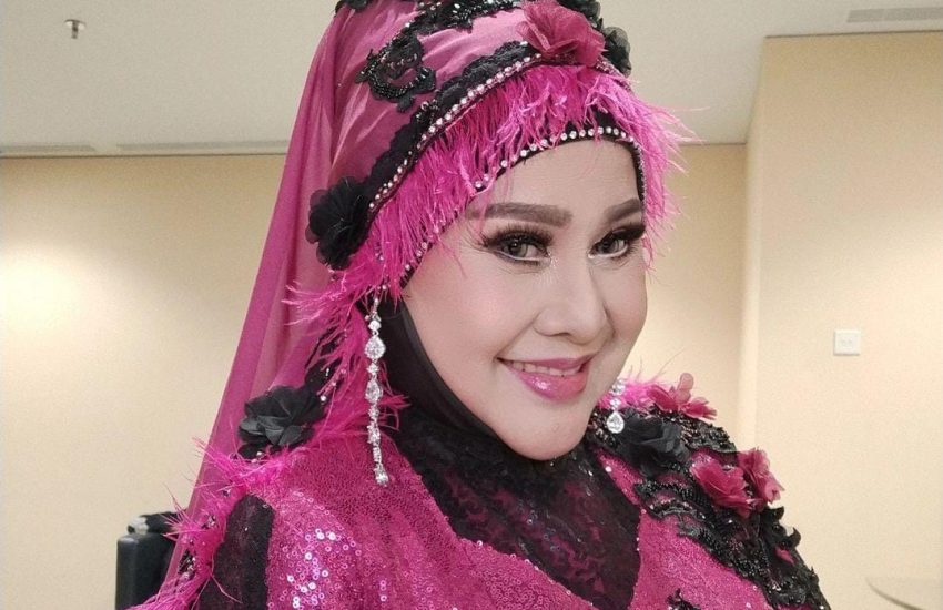 Elvy Sukaesih Mempertahankan Tradisi Dangdut di Era Modern